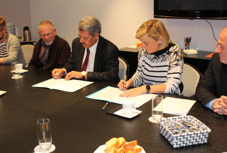 L’EMB et la Ministre Crevits signent une déclaration d’engagement visant à améliorer la qualité de l’enseignement de religion islamique