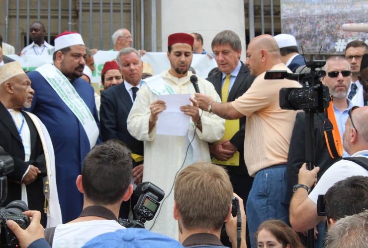 Une délégation d’imams reconnus devant la Bourse pour la « marche musulmane contre le terrorisme »