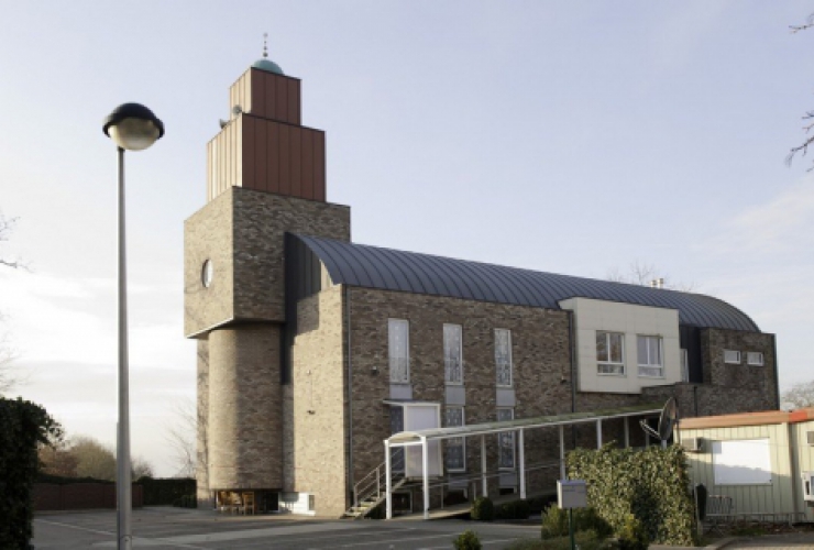 STELLENAUSSCHREIBUNG : THEOLOGIN UND PREDIGERIN