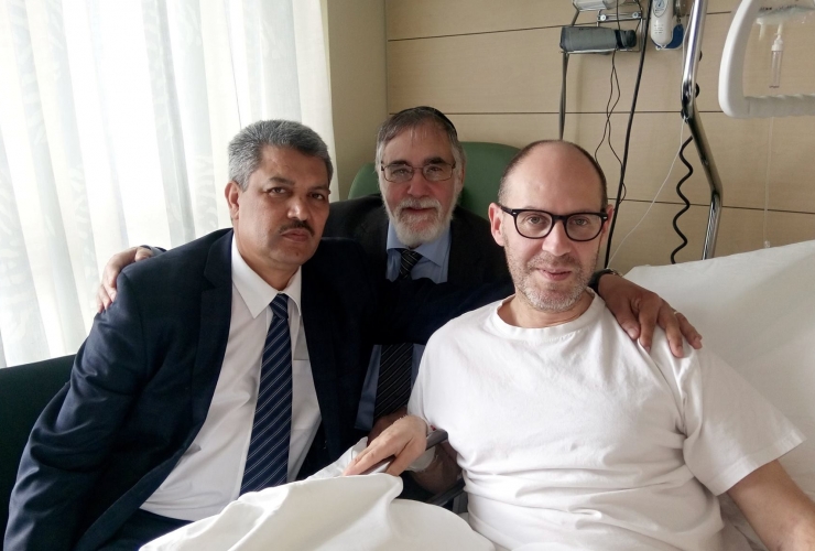 Le Président de l'EMB et le Grand Rabbin de Bruxelles rendent visite à une victime des attentats de Zaventem